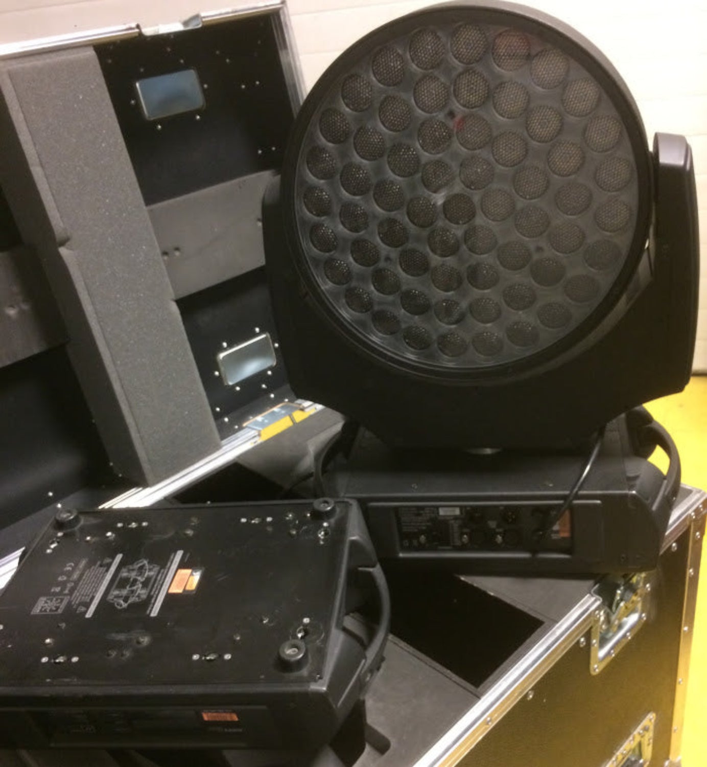 ROBE – Ensemble usagé de 4 x ROBIN 1200LW