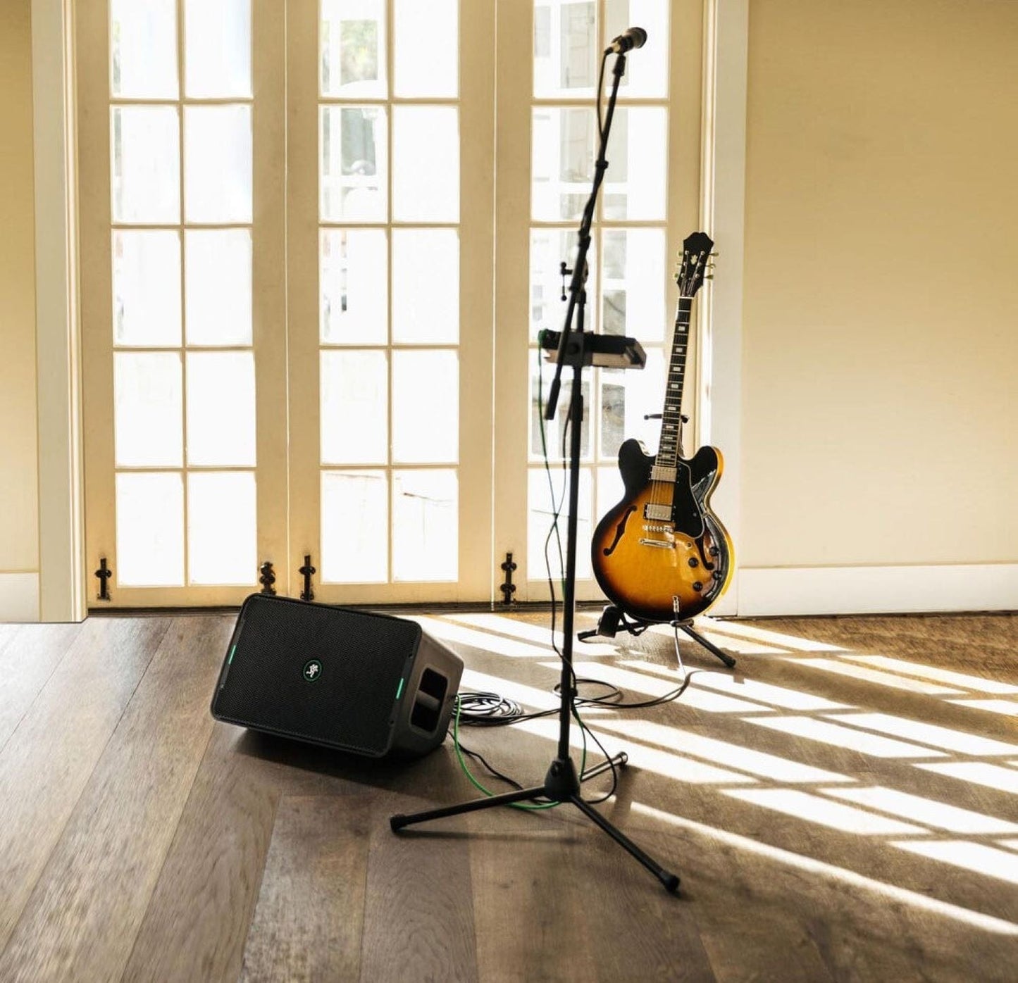 Mackie ShowBox Battery Powered All-In-One Performance Rig With Breakaway Mix Control - PSSL ProSound and Stage Lighting