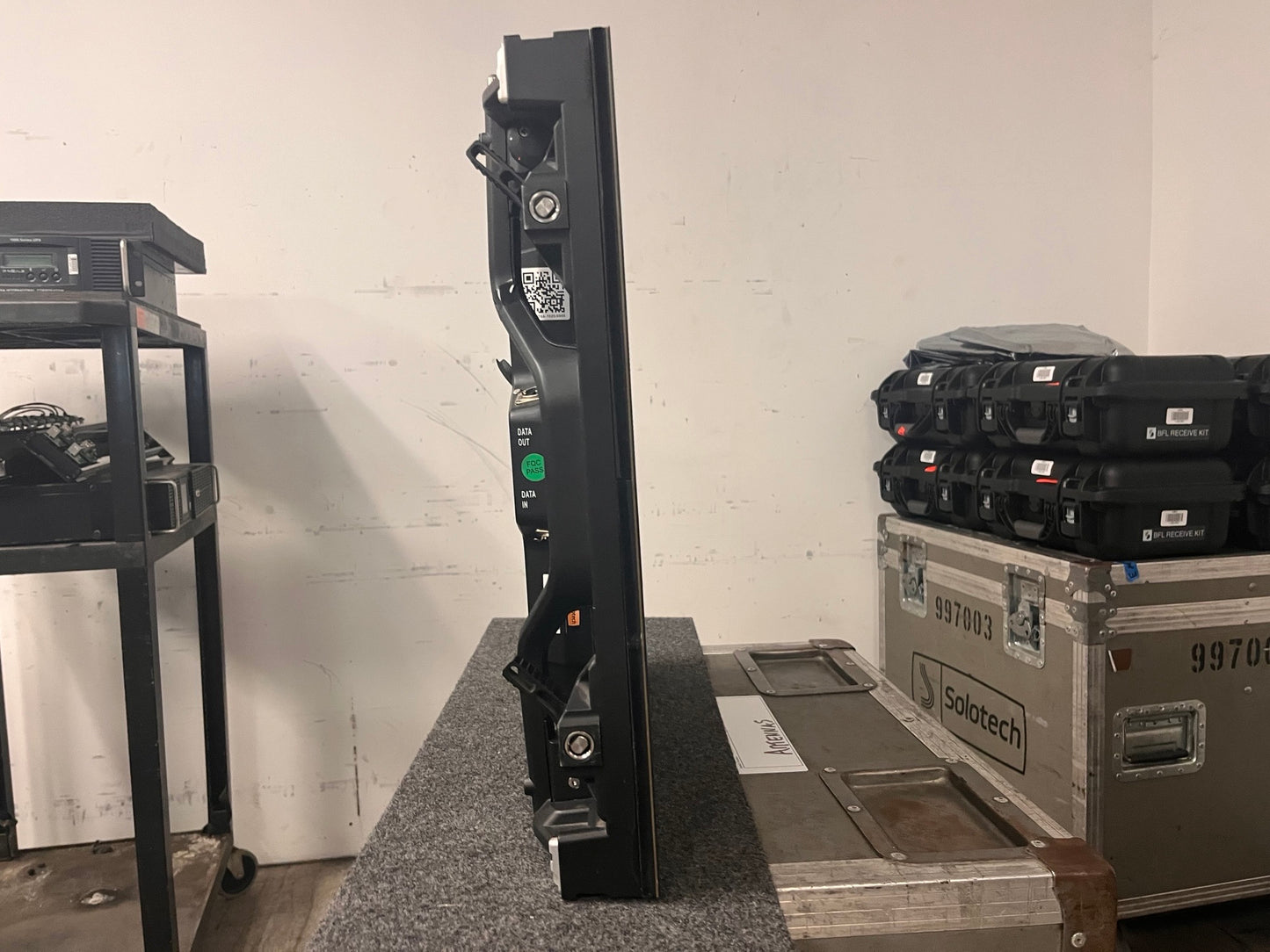 Ensemble de 56 tuiles LED d'intérieur Absen M2.9 2,9 mm avec 1x processeur HDX660. (150pi²)