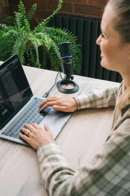 Audio-Technica AT2020USB-X Cardioid Condenser USB Microphone with Desk Stand / Pop-Filter - PSSL ProSound and Stage Lighting