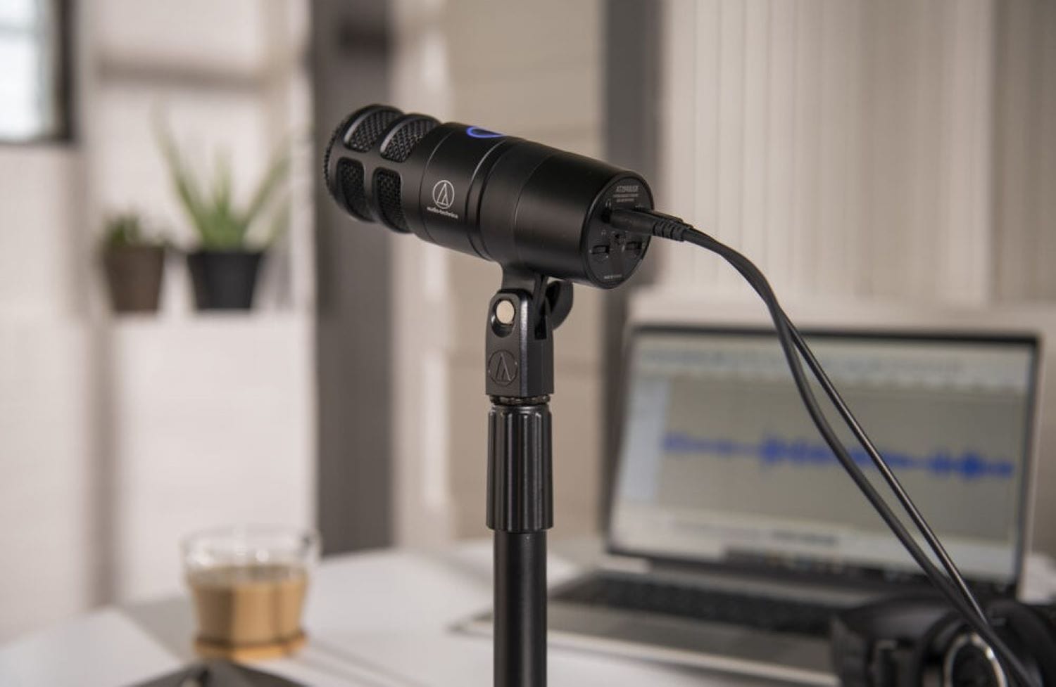 Audio-Technica AT2040USB USB Dynamic Microphone for Content Creation - PSSL ProSound and Stage Lighting