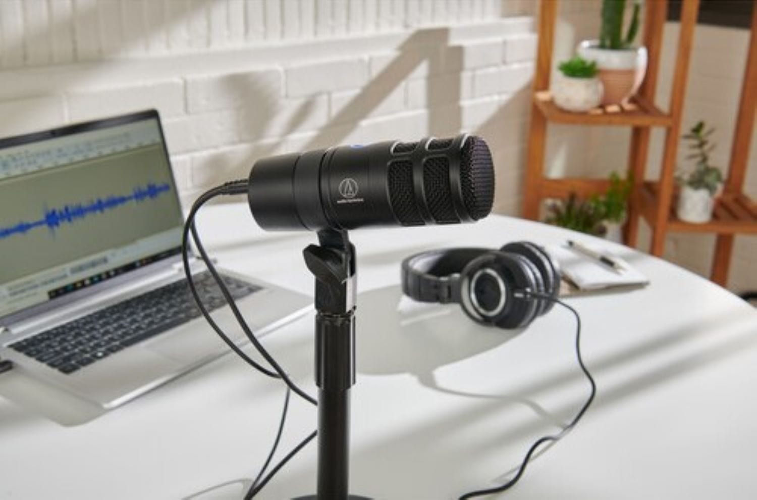 Audio-Technica AT2040USB USB Dynamic Microphone for Content Creation - PSSL ProSound and Stage Lighting