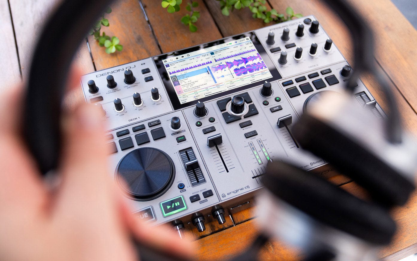 Denon DJ PRIME GO+ Portable DJ Controller - Solotech