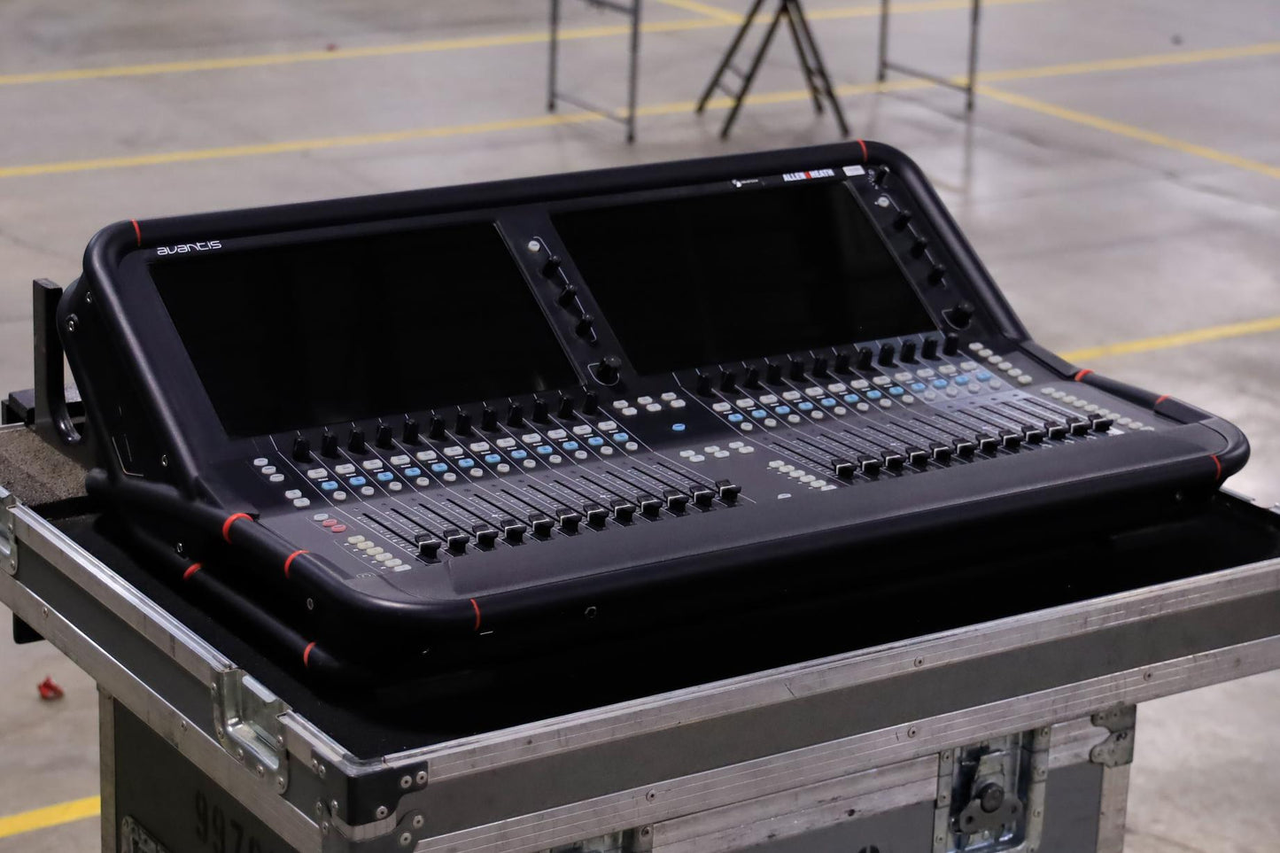 Allen & Heath Avantis Digital Console Used package