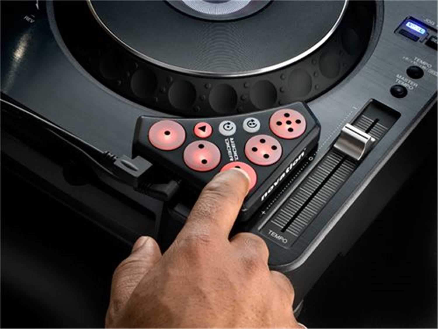 Novation Dicer Cue Point & Looping DJ Controller