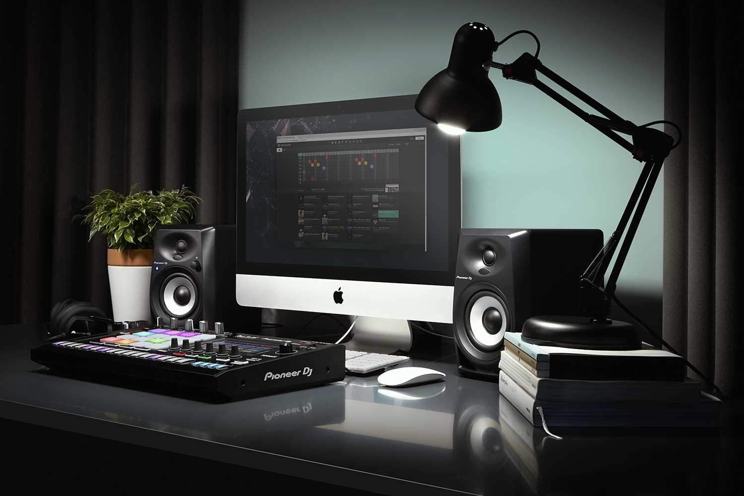 Pioneer DJ DM-40BT 4-Inch Powered Monitor Pair with Bluetooth