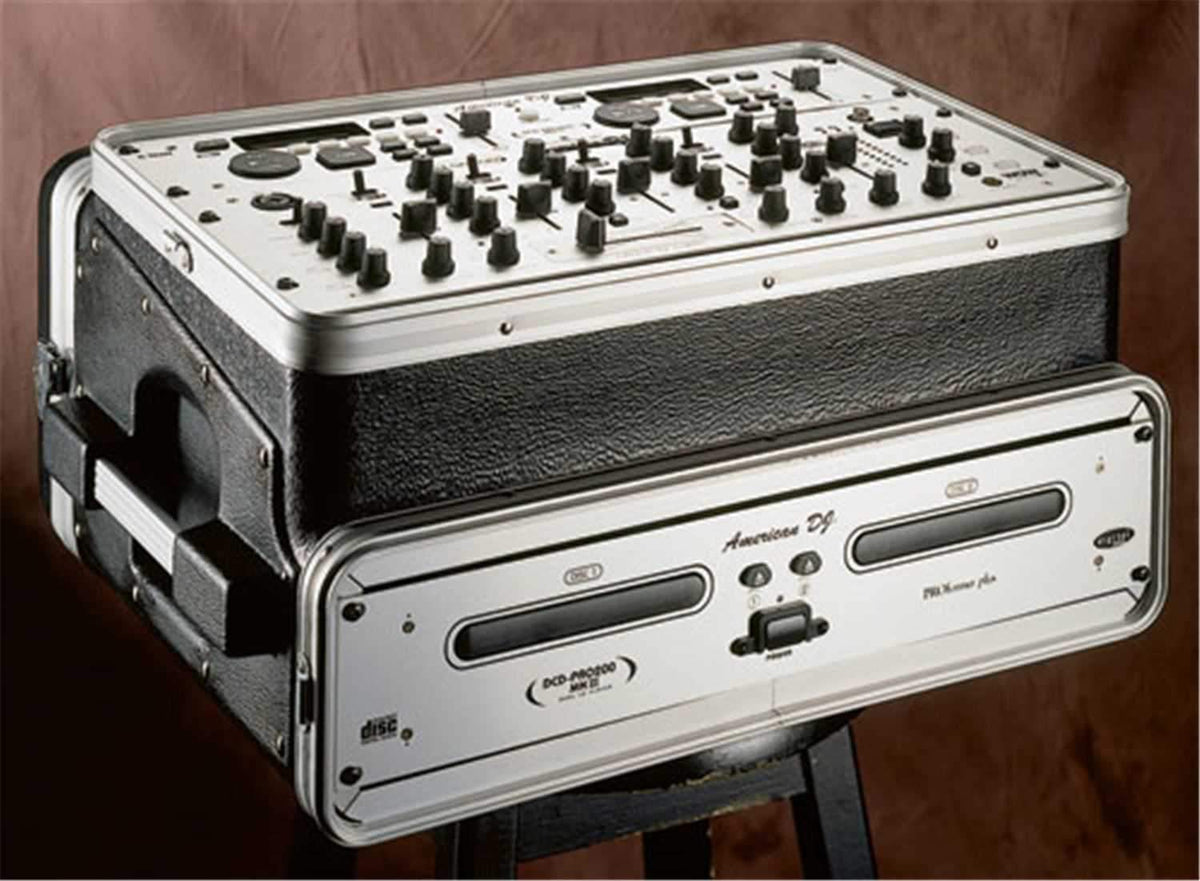 Slanted Console Gator GRC6X2 Slant-Top Rack Console 6 Top 2 Bottom