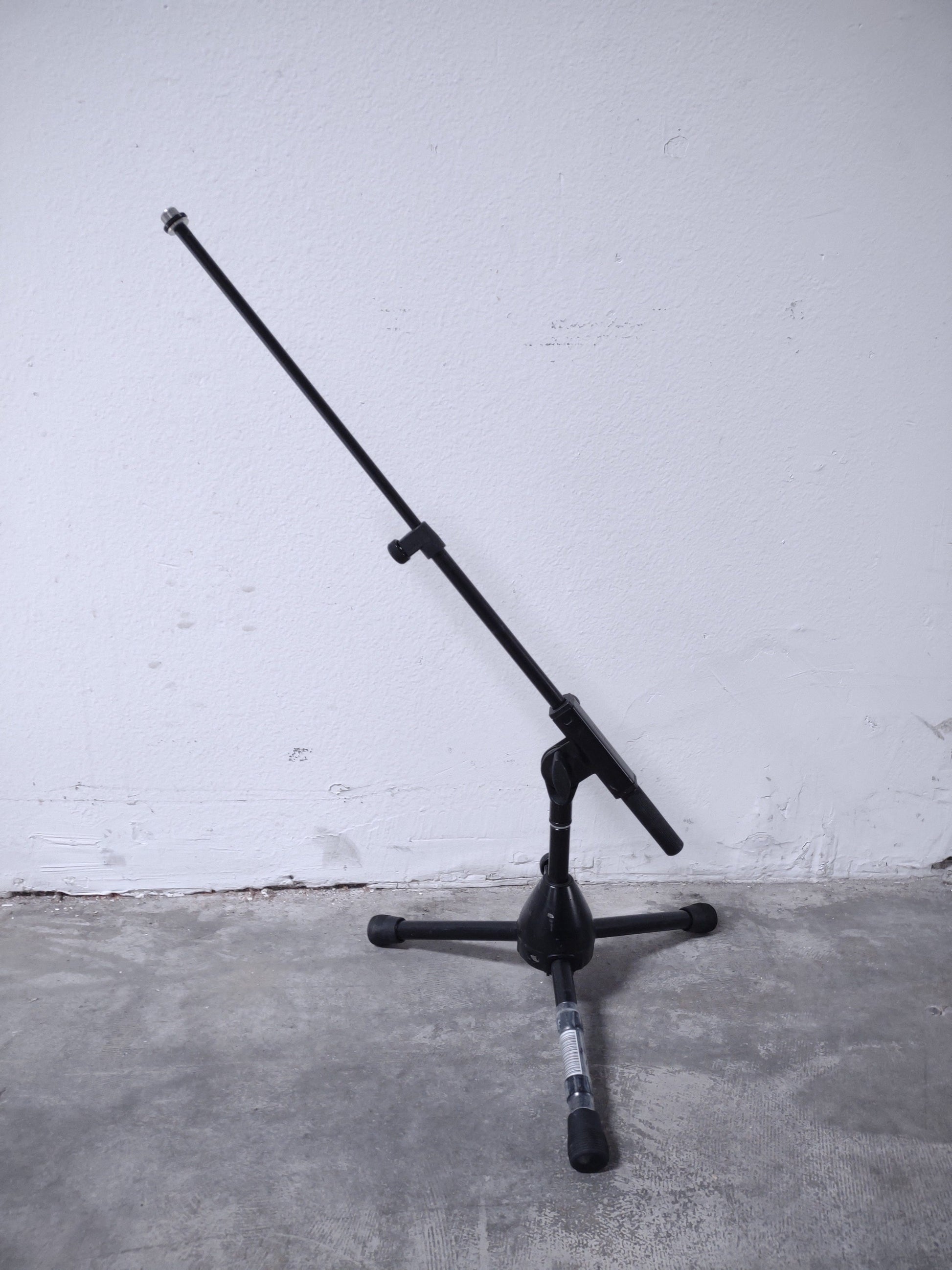 K&M Very Short Microphone Stand with Very Short Boom Arm - PSSL ProSound and Stage Lighting