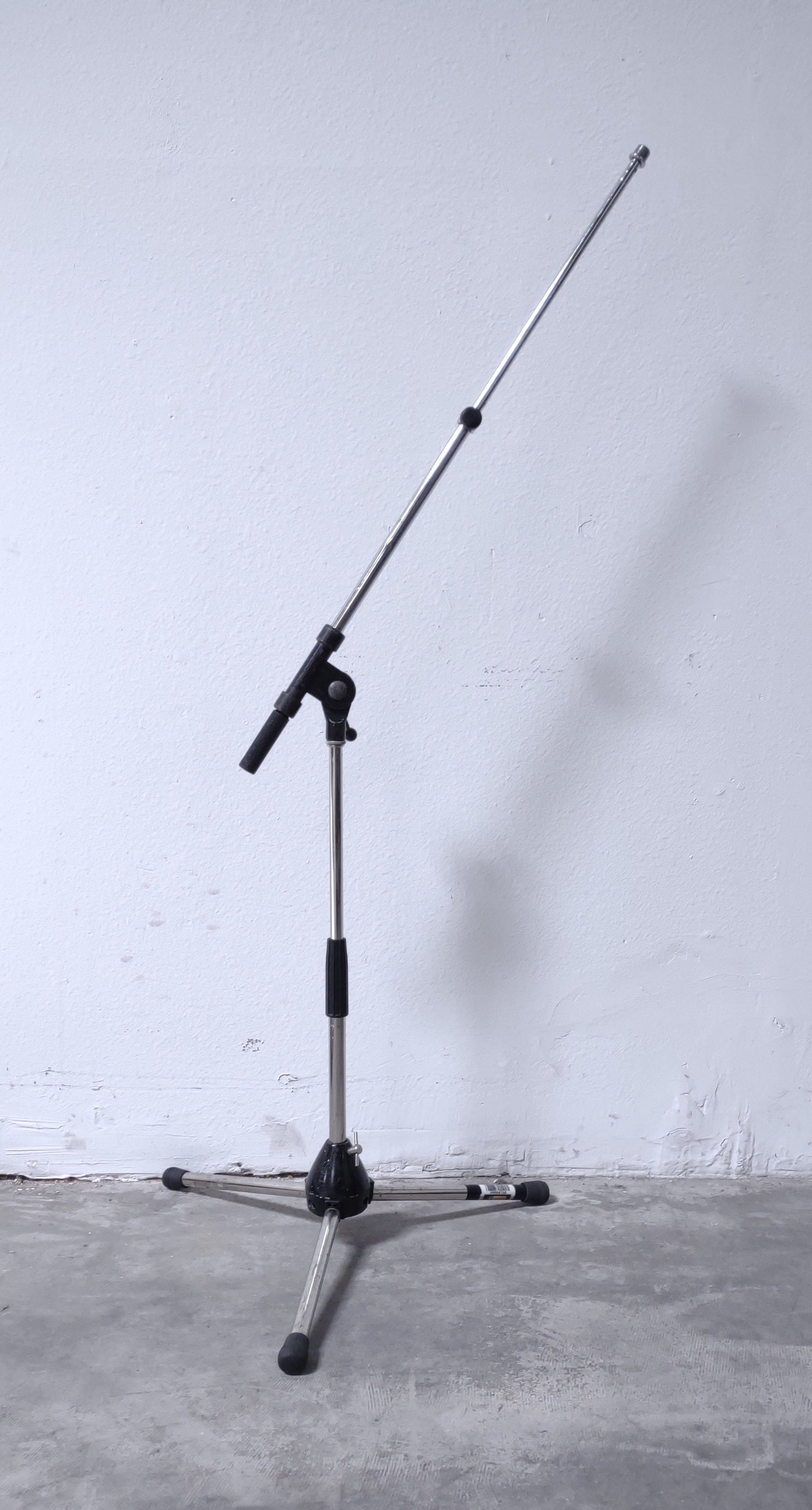 K&M Short Chrome Microphone Stand with Short Boom Arm - PSSL ProSound and Stage Lighting