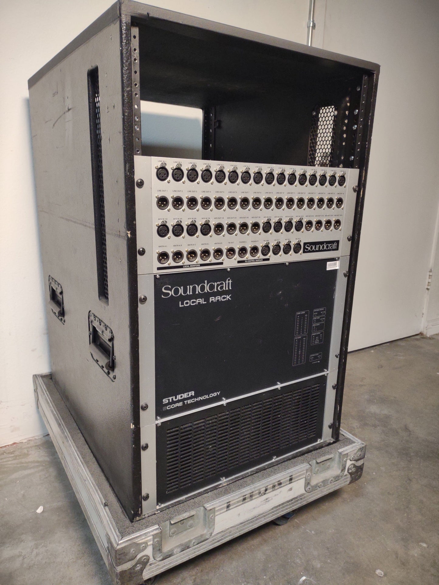 Soundcraft Vi6 Digital Mixing Console w/ Local Rack and 64x32 Stage Box in Flight Cases - Solotech